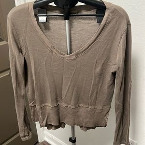 LAmade v-neck, raw hem, long sleeve thermal. Size xs